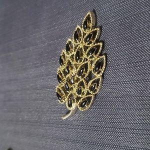 Gerry's vintage goldtone leaf, black stone brooch.